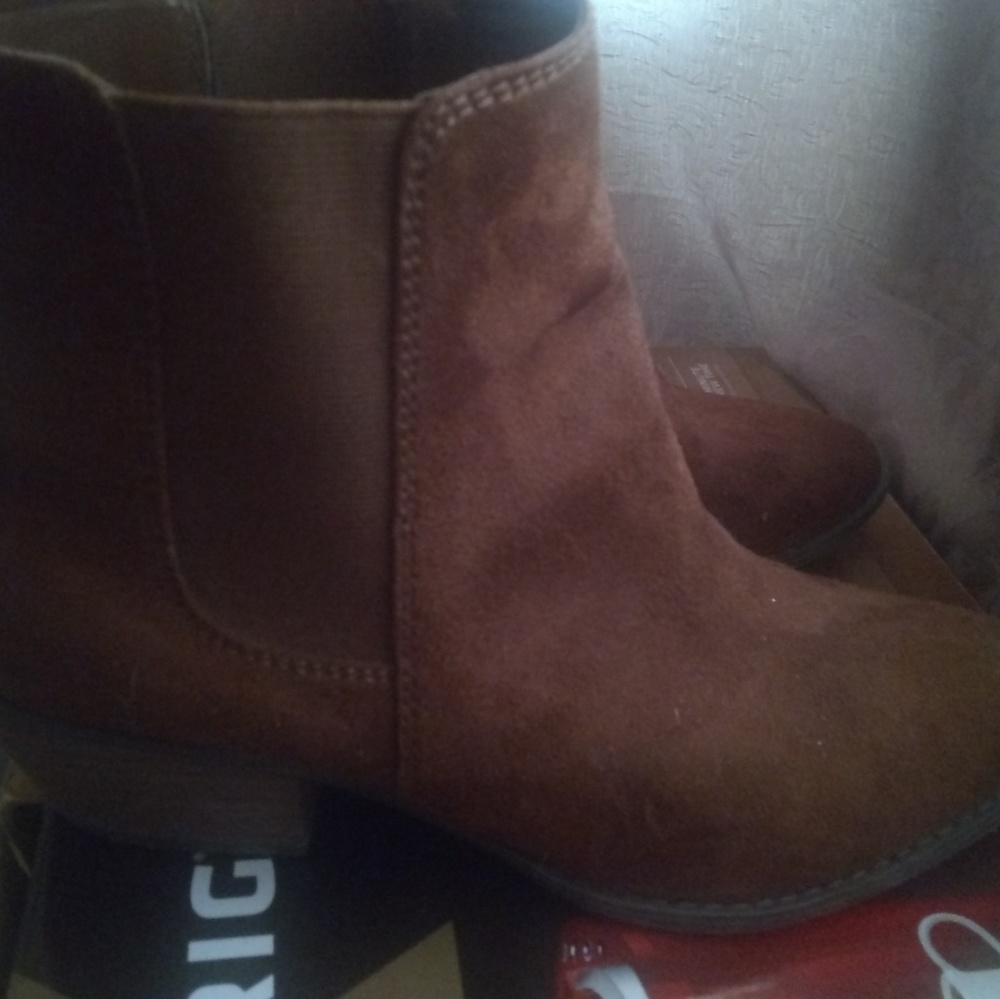 Boots - Picture 3 of 3